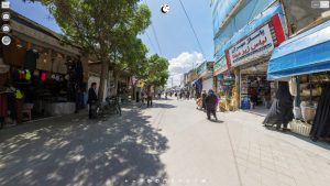 مغازه ها و پیاده رو شلوغ‌بازار